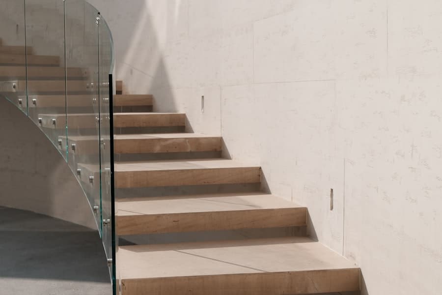 Escadaria moderna com mármore — elegância e qualidade WR Reformas